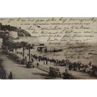 Carte postale - Nice - Les Pochettes - GARROS survolant la Baie des Anges