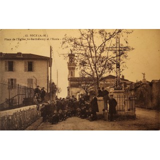 Carte postale - Nice - Place de l'Eglise St-Barthélemy et l'Ecole